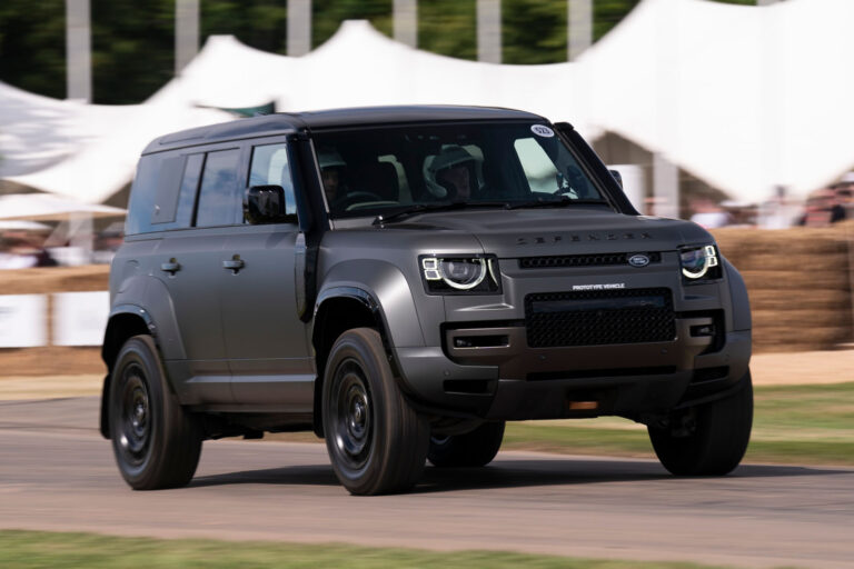 defender octa front quarter tracking goodwood