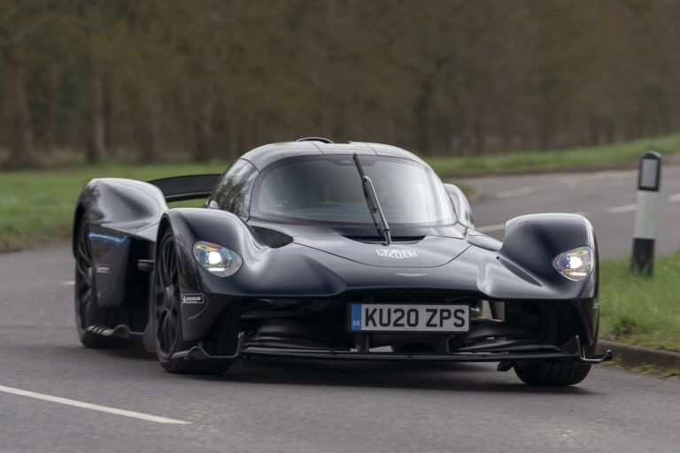 aston martin valkyrie front tracking