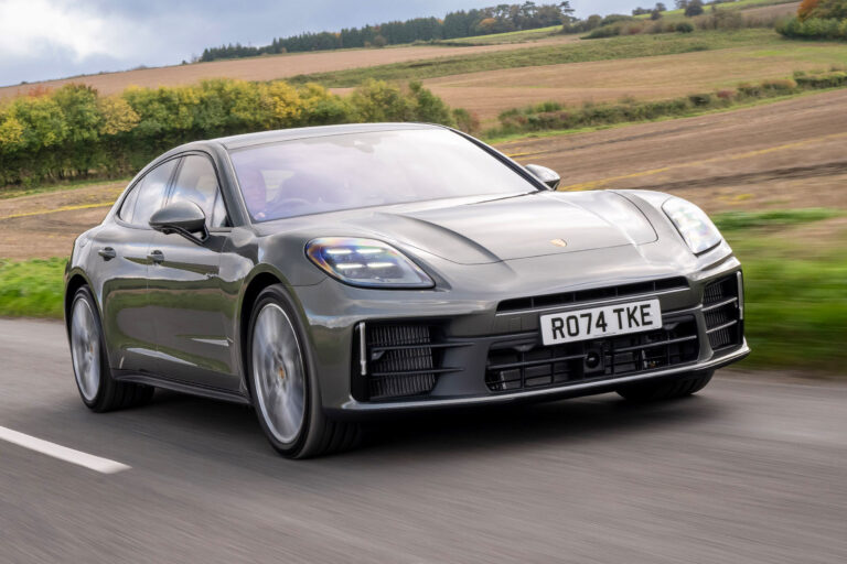 porsche panamera 4 e hybrid review 2025 001 front tracking