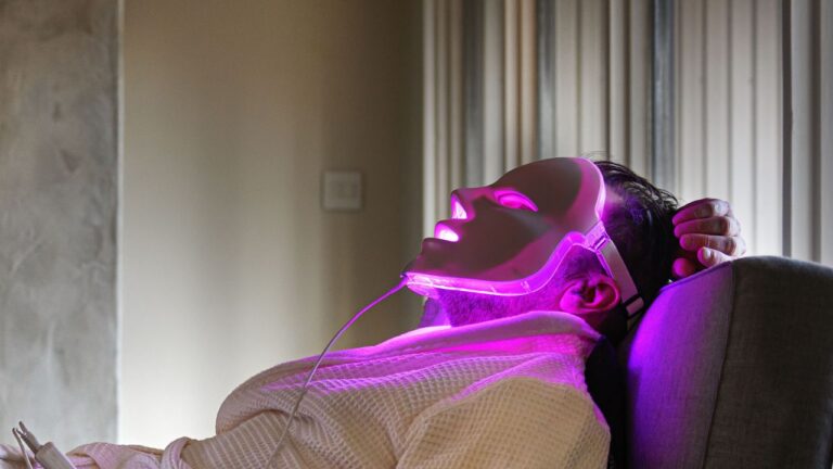 how to use an led face mask